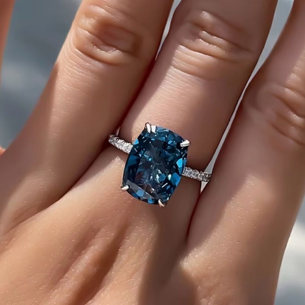 🔷 NEW Elegant Dark Aqua Blue Crystal 4 Carat Ring with Silver Band 🔷